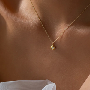 Elegante Collar con Colgante de Flor 3D con Circonitas, Chapado en Oro de 18K para Mujer, Hecho con Acero Inoxidable 304 y Acabado con Electroplacado al Vacío - Product Image 3