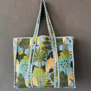 Sac fourre-tout matelassé en coton imprimé, motifs ethniques de créateur, rembourrage doux, poignées robustes, sac à bandoulière pour voyage et shopping - Product Image 1