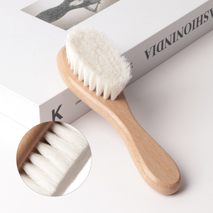 Prêt à expédier : Ensemble de 3 brosses et peignes à <span class=keywords><strong>cheveux</strong></span> pour bébé en bois naturel, poils doux de chèvre, <span class=keywords><strong>brosse</strong></span> de massage du cuir chevelu pour nouveau-nés - Product Image 5