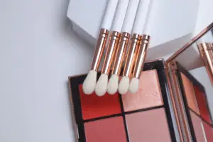 Fashionable Personalized Wooden Handle Wholesale Makeup Brush Private Label Blending Bushes Cosmetic Makeup Brush Set