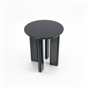 Table d'appoint ronde minimaliste scandinave, finition laquée peinte en chêne rouge bordeaux et noir - Product Image 5