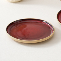 Ventes chaudes Vaisselle Assiette à apéritif Assiette plate en céramique émaillée au four rouge Assiettes à pâtes pour restaurant Banquet de mariage