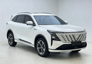 JX Auto Changan CS75 PLUS 2024 Cuarta Generación 1.5T Nuevo Blue Whale Inteligente de Lujo con Volante a la Izquierda y Asientos de Cuero R19 - Product Image 4