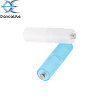Promotionnel coloré AAA à AA taille Portable batterie sèche convertisseur de cellule en plastique adaptateur entretoise commutateur boîtier