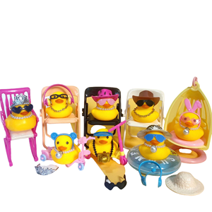 Juguetes de Baño de Goma Personalizados con Forma de Pato, Impresos con Diseños Exclusivos, Mini Patitos de Plástico con Logotipo en Vinilo - Product Image 2