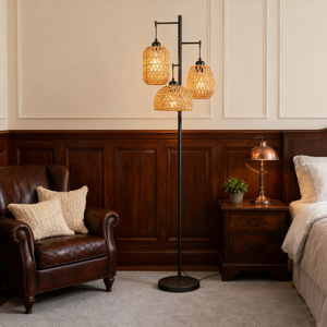 Lámpara de pie rústica de hierro con pantallas de ratán beige, altura ajustable para sala de estar o estudio - Product Image 2