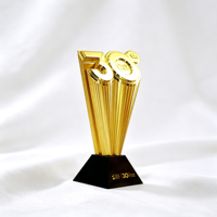 Trophée métallique personnalisé gravé au laser et embossé pour le 30e anniversaire, récompense en or avec numéro, reconnaissance d'entreprise, appréciation des employés