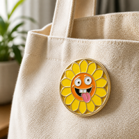 Broche personnalisée en émail tournesol plaqué or, motif visage amusant, pour sac fourre-tout, veste, vente en gros, mignonne broche visage de dessin animé