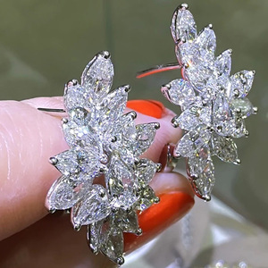 Eleganti Orecchini a Perno Geometrici a Forma di Marquise, Gioielli di Lusso per Donne, Accessorio Regalo per Abiti da Sera e Feste - Product Image 3