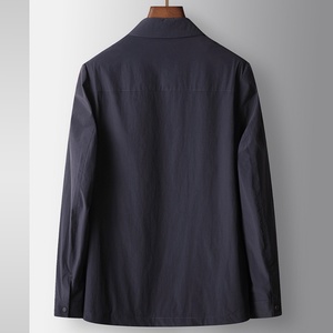 Chaqueta con Cierre y Solapa de Lujo Discreto para Hombre 2025 -- Abrigo Informal de Negocios de Inspiración |   Color y Logotipo Personalizables - Product Image 2