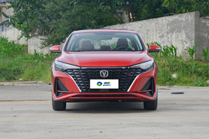 Venta caliente de autos usados en China, Changan Yidong/EADO, gasolina, 1.5T, 4 puertas, 5 asientos, sin accidentes. - Product Image 2