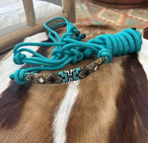 Corde d'entraînement de cheval en cuir perlé souple de qualité supérieure licou noeuds forts attachés à la main perles décoratives colorées au meilleur prix - Product Image 3