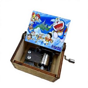 กล่องดนตรีไม้โดราเอมอนแบบหมุนมือ แกะสลักลายสี่เหลี่ยมผืนผ้า ของเล่นไม้ตกแต่งบ้าน รุ่น HS-24ZN140 ของขวัญสุดพิเศษ - Product Image 1