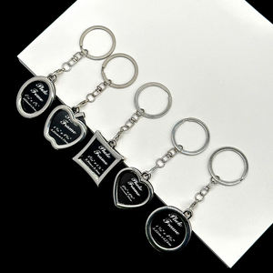 Porte-clés carré de haute qualité, populaire dans les usines, porte-clés commémoratif, joli cadeau pour couple. - Product Image 6