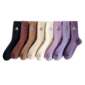 Chaussettes d'hiver pour femmes, logo brodé, coton épais, chaudes, unies, douces et moelleuses - Product Image 2