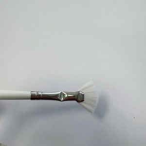 Aplicador <span class=keywords><strong>de</strong></span> brocha para mascarilla facial en forma <span class=keywords><strong>de</strong></span> abanico, <span class=keywords><strong>de</strong></span> madera blanca, el más vendido del fabricante; brocha para esencias en salones <span class=keywords><strong>de</strong></span> belleza, herramienta <span class=keywords><strong>de</strong></span> <span class=keywords><strong>maquillaje</strong></span> - Product Image 4