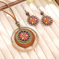 Set Kalung Panjang dan Anting Bunga Gaya Bohemian dari Paduan Logam - Vintage, Bernuansa Etnik Yunnan, Cocok untuk Liburan dan Perjalanan