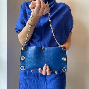 Pochette firmate fatte a mano in italia da donna Mini borse Cruelty Free materiali riciclati piccole borse a tracolla personalizzabili - Product Image 1