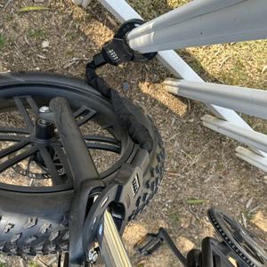 ई-स्कूटर ई-बाइक साइकिल मोटरबाइक के लिए बैग के साथ हैवी ड्यूटी ट्विन्स एंटी थेफ्ट वॉटरप्रूफ हथकड़ी 4 डिजिट कॉम्बिनेशन चेन लॉक - Product Image 3