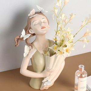 Vase à fleurs miniature en résine au design nordique pour la décoration de la maison, du bureau ou d'un mariage - Élégant centre de table, cadeau - Product Image 3