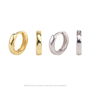 Benutzer definierte Pure Sterling Silber Huggie Ohrringe Klassische 18 Karat vergoldete Ohr stecker mit Zirkon Weihnachts geschenk für Mädchen vom Juwelier - Product Image 1