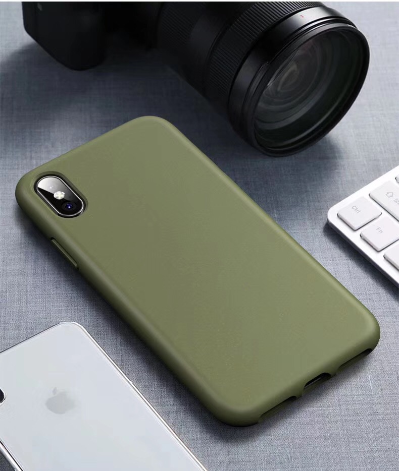 Di colore verde scuro