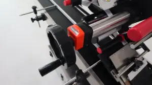 מכונת תיוג אוטומטי עם מדפסת תאריך שטוח מדפיס תווית המוליך למכירה