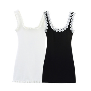 Ceci est une nouvelle <span class=keywords><strong>robe</strong></span> à licou tricotée à la mode, à la mode, à la forme et à l'oreille, de style d'été, blanche et <span class=keywords><strong>noire</strong></span>, simple et <span class=keywords><strong>courte</strong></span> - Product Image 1