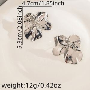 Pendientes de Flor Dorados con Textura Plegada Irregular, Acero Inoxidable, Modernos, 100% Hechos a Medida para Mujer, Regalo de Cumpleaños - Product Image 5