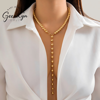 Collier long pour femme en résine plaqué or, style rétro, avec chaîne perlée, imitation perle simple et pampille, idéal pour les fêtes et anniversaires