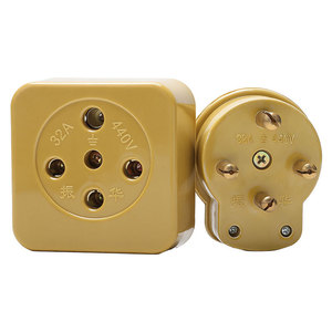 Enchufe y Tomacorriente Industrial Trifásico de Cuatro Cables, 32A 440V, de Plástico con Conexión a Tierra Estándar para Uso Industrial - Product Image 1