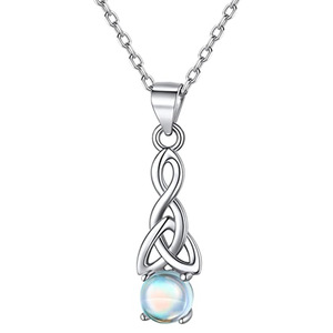 Collana con Pendente in Opale e Argento 925 con Design a Nodo Celtico per Donna, Stile Classico per Uso Quotidiano, Catena Placcata in Rodio - Product Image 1