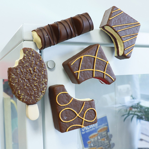 Portachiavi Miniatura a Forma di Cioccolato Simulato/Gelato/Torta Ripiena di Cioccolato <span class=keywords><strong>Kinder</strong></span>, Accessorio per Borsa, Design a Righe/Spruzzato - Product Image 6