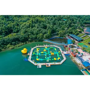 Parque inflável flutuante comercial de 45*40m, equipamento inflável do entretenimento do mar