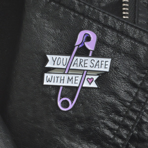 Pin de esmalte, Mancuernillas, Broche de cinta de amor, Clip de papel morado, Corazón, 'TU ESTÁS SEGURA CON MÍ', Regalo para amigos, niños y familia - Product Image 3