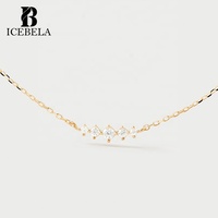 Ensemble de collier élégant et raffiné en argent sterling 925 avec une traînée de cinq zircone blanches pour femmes