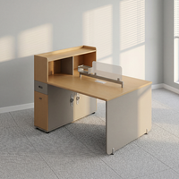 Bureau de travail moderne avec armoire de rangement, écran de confidentialité et table d'ordinateur bicolore pour poste de travail individuel
