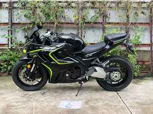 Motocyclette à essence à deux cylindres refroidie par eau Ducassion 400 d'occasion - Moto sportive d'occasion - Product Image 2