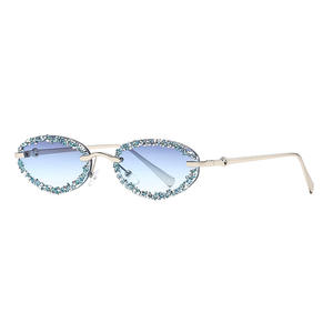 Lunettes de soleil ovales en métal avec strass de luxe pour femmes, protection UV400, type 3, style européen à la mode pour une utilisation en extérieur - Product Image 1