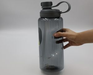 Bouteille d'eau Kita Sport 2L, forme cylindrique, sûre, avec poignée de transport, gourde de sport anti-fuite du Vietnam - Product Image 3