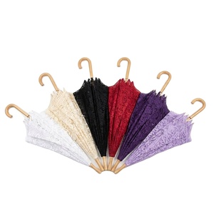 Nouvelle arrivée : Parapluie de mariage décoratif avec dentelle et manche droit en bois pour la mariée - Product Image 1
