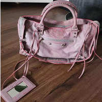Sac à main de motard en peau de serpent dégradé rose, à franges épaisses, rare et édition limitée, authentique sac de luxe de marque célèbre d'occasion