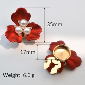 Boutons de manchette élégants avec détail floral en perles |   Couvre-boutons polyvalents pour chemises et chemisiers - Product Image 1