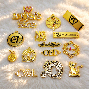 Étiquette de marque métallique personnalisée, base de broderie pour étiquette à coudre, patch logo métallique 3D pour vêtements et sacs à main - Product Image 1