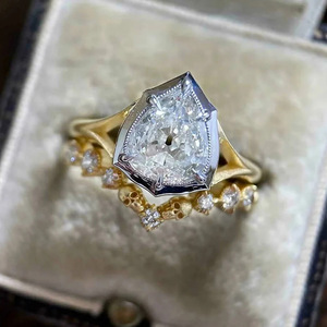 Anello da Donna con Accento a Goccia, Elegante Gioiello da Dito alla Moda - Product Image 5