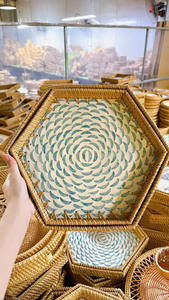 Meilleure vente plateau hexagonal incrusté de nacre personnalisable plateau de service vadrouille en rotin avec motif de coquilles incrustées - Product Image 6