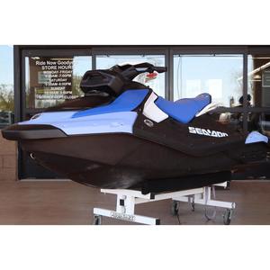 Jet ski Sea-Doo 3 places 2026 avec moteur Rotax 900 4 temps 115-150 CV, système audio, fibre de verre, jauges numériques et pack commodité - Product Image 1