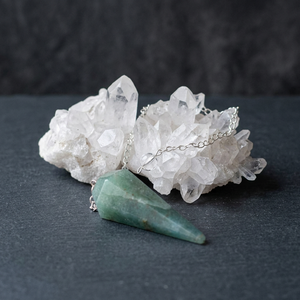 Péndulo de Fluorita Verde Tallado, Pulido y Facetado en Forma de Lápiz, Gema Curativa de Feng Shui, Artículo Coleccionable - Product Image 3