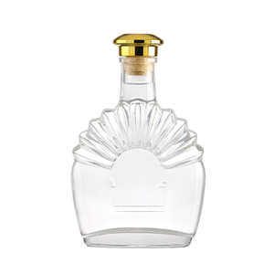 Bouteille à whisky en verre facetté de luxe personnalisée avec motif soleil, carafe à spiritueux avec bouchon doré pour les marques de distilleries - Product Image 3