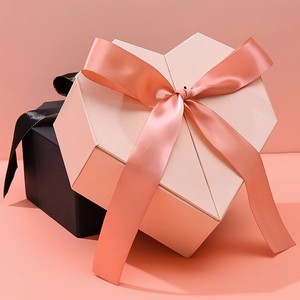 Wholesale Luxury Heart-Shape Preserved Roses Design Flower Box Biodegradable Cardboard Chocolate Gift Flower Heart Boxes